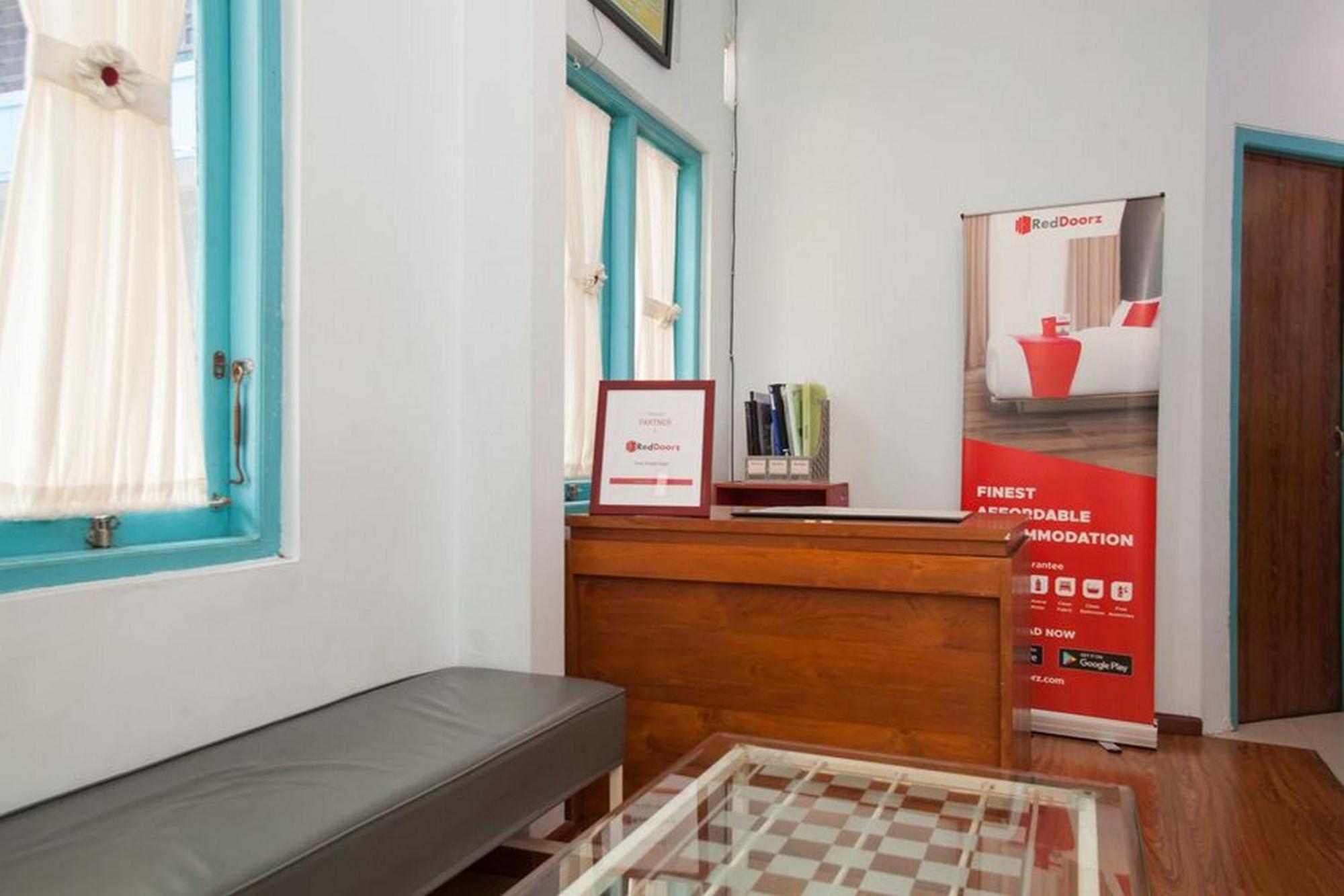 מלון Reddoorz Syariah At Kartohardjo מדיון מראה חיצוני תמונה