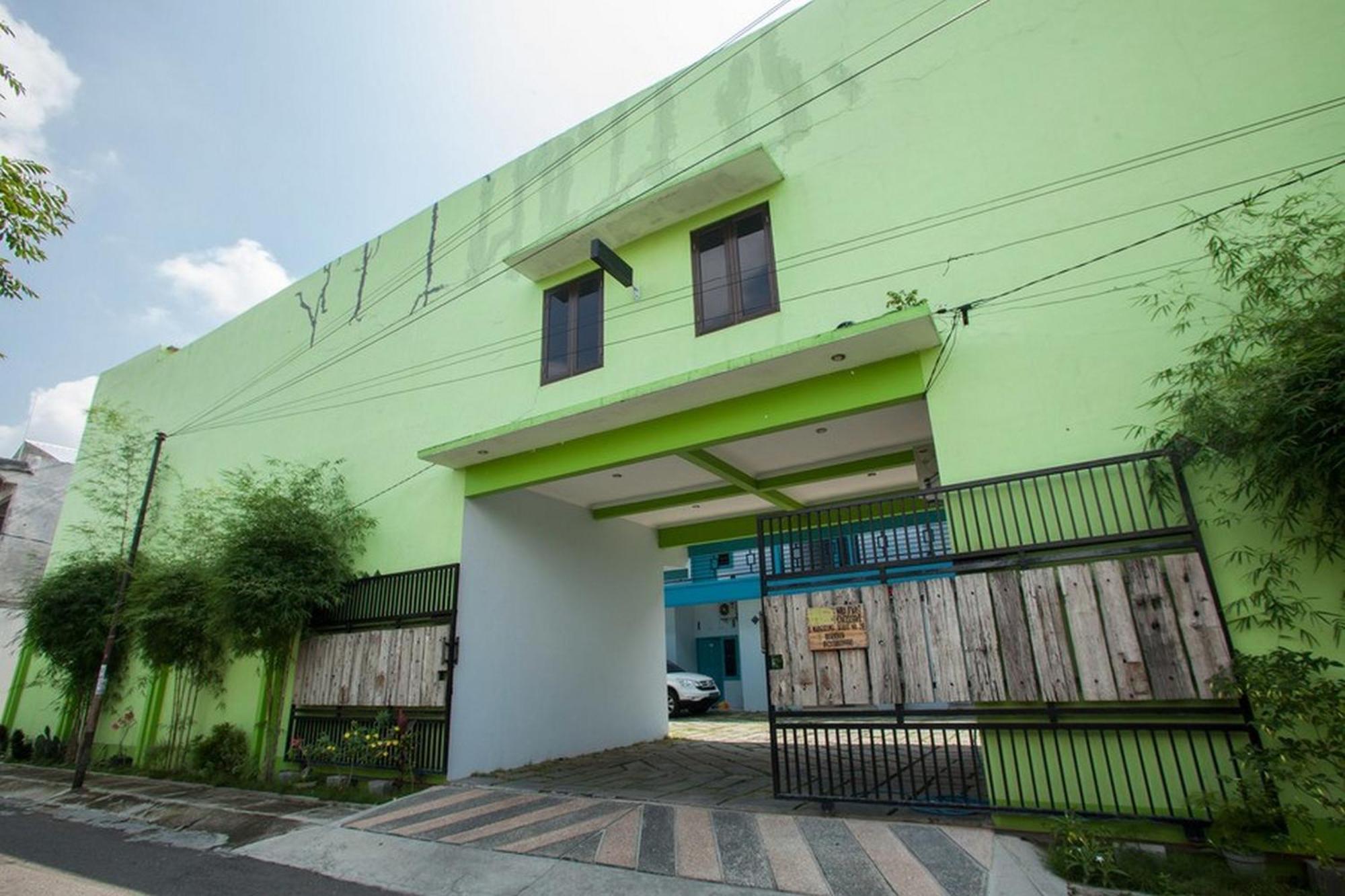 מלון Reddoorz Syariah At Kartohardjo מדיון מראה חיצוני תמונה