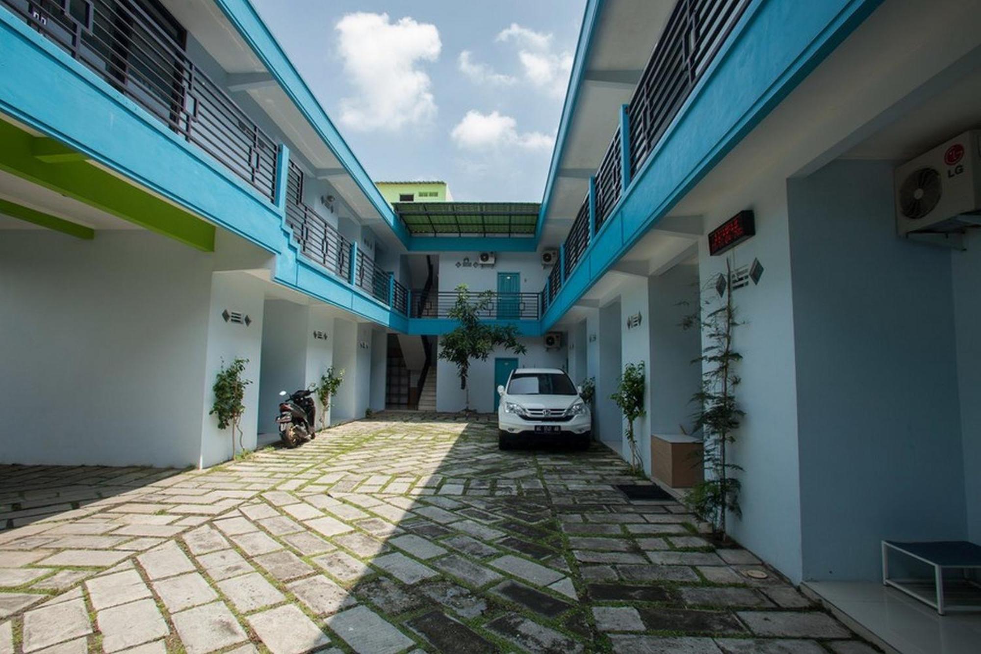 מלון Reddoorz Syariah At Kartohardjo מדיון מראה חיצוני תמונה